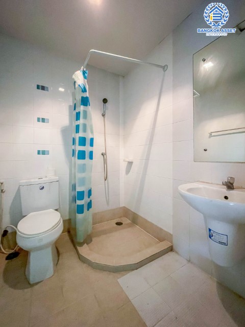 ทาวน์เฮ้าส์มือสอง ม.เดอะคอนเนค3 ดอนเมือง-วิภาวดี บ้านหลังมุม ภายในตกแต่งสวย พร้อมเข้าอยู่  บนเนื้อที่ 27.90 (หน้ากว้าง 6 เมตร) ฟังก์ชัน 3 ห้องนอน 4 ห้องน้ำ 2 ที่จอดรถ บนทำเลเชื่อมต่อถนน ถนนวิภาวดี-รังสิต, ถนนแจ้งวัฒนะ, ถนนพหลโยธิน, ถนนรังสิต-ปทุม ใกล้รถไฟฟ้า ใกล้สนามบินดอนเมือง